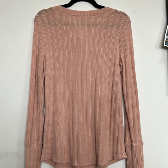 Ces Femme Women’s pale peach/apricot lightweight V neck sweater, size large - Picture 4 of 7